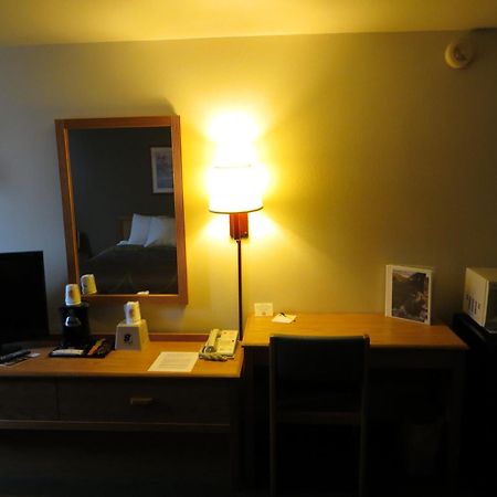 Super 8 By Wyndham Spearfish Hotel Room photo