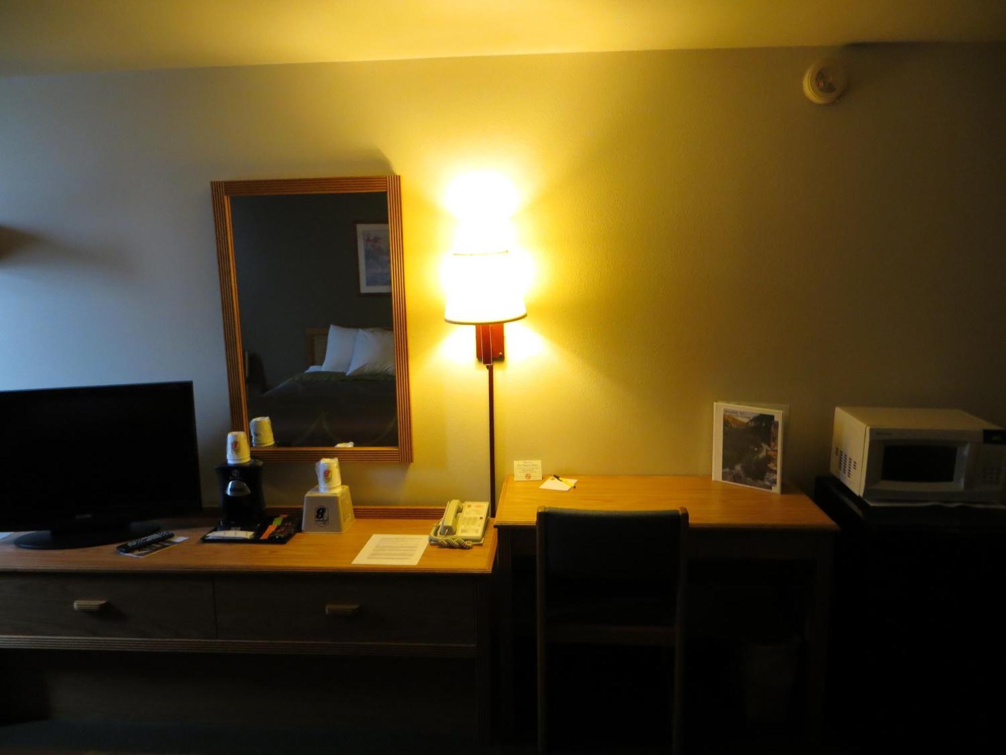 Super 8 By Wyndham Spearfish Hotel Room photo