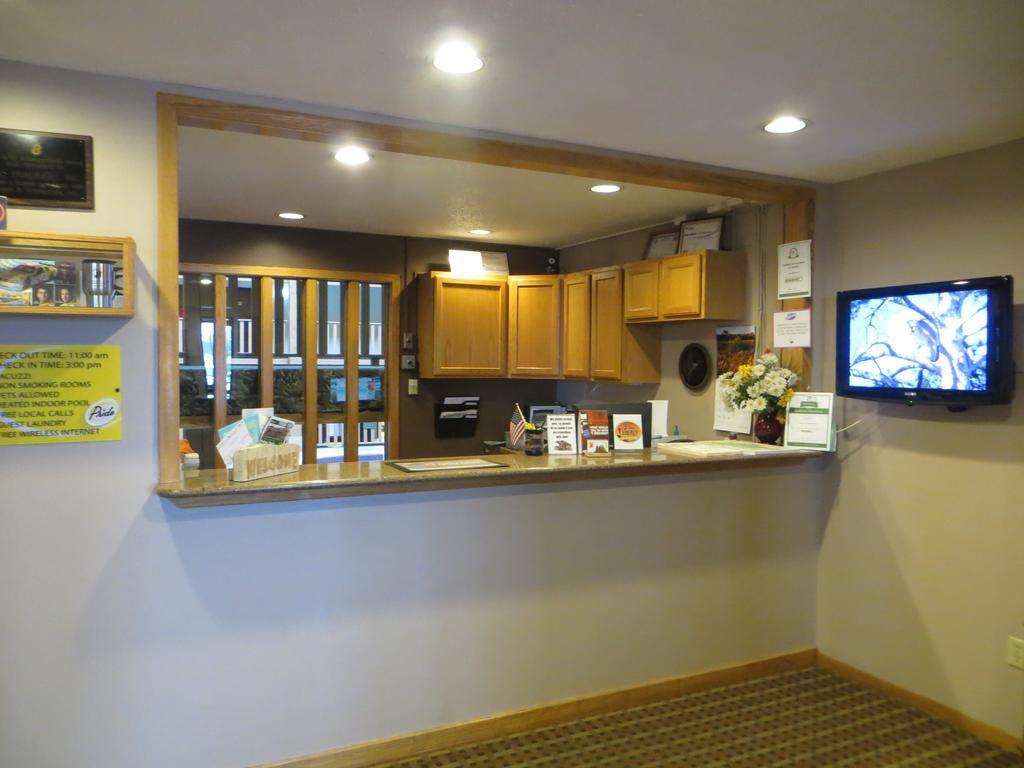 Super 8 By Wyndham Spearfish Hotel Exterior photo