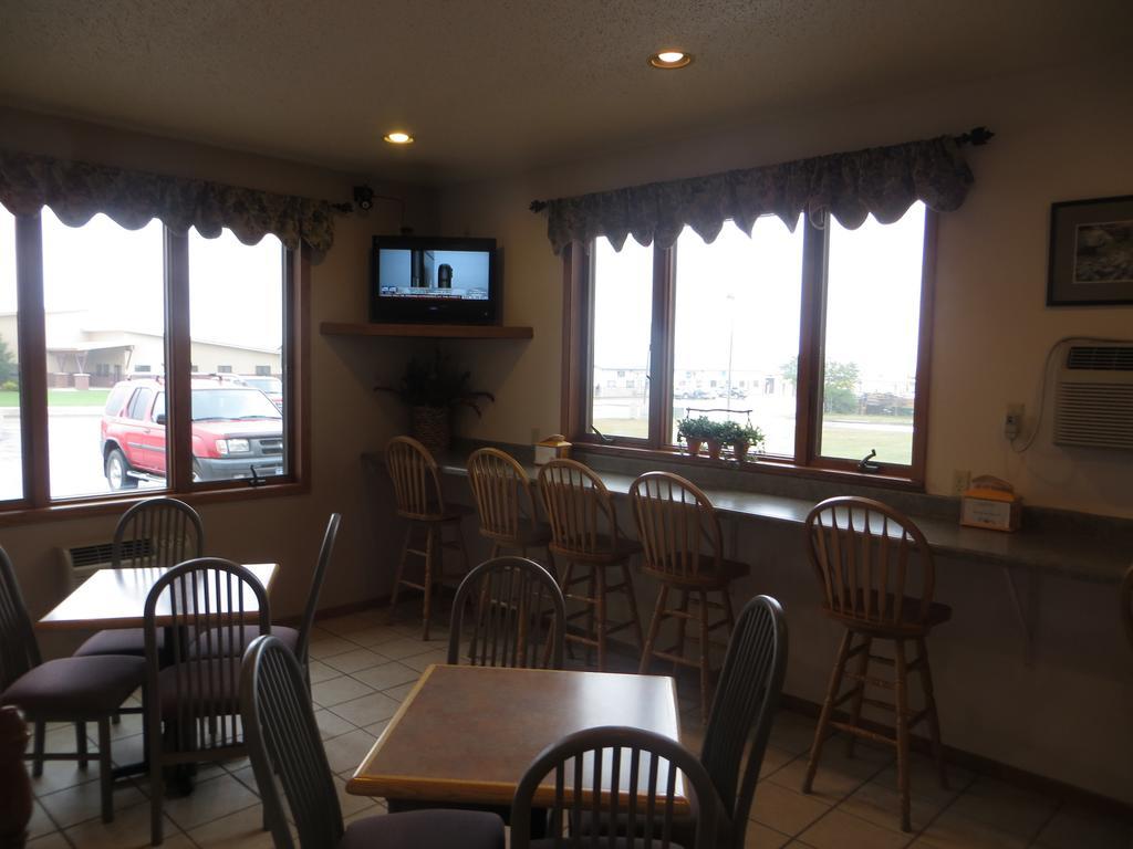 Super 8 By Wyndham Spearfish Hotel Exterior photo